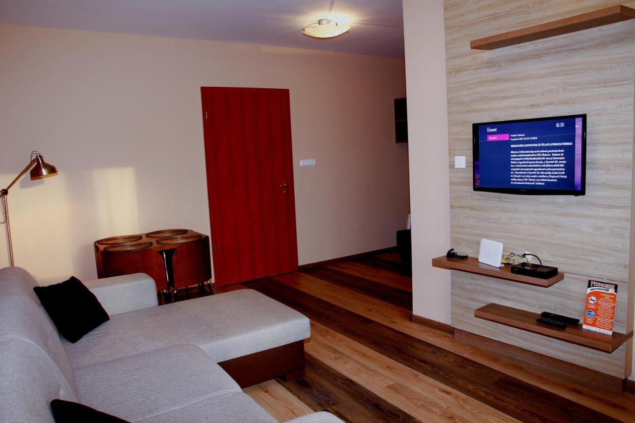 Club 218 Wellness Luxus Apartman Сиофок Екстериор снимка