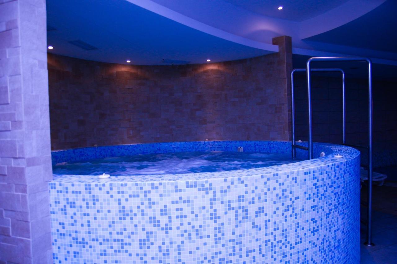 Club 218 Wellness Luxus Apartman Сиофок Екстериор снимка