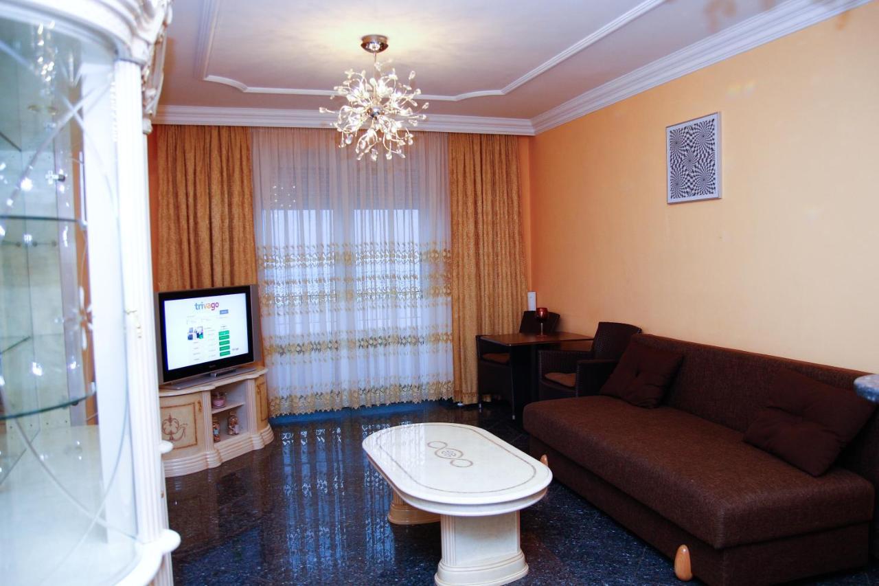 Club 218 Wellness Luxus Apartman Сиофок Екстериор снимка